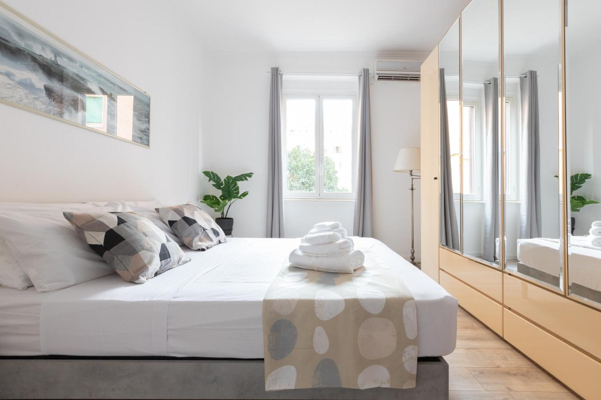 Apartment 8 Min To Center - 400mt To Metroa, 4-6 Pax, 2 Bathrooms *