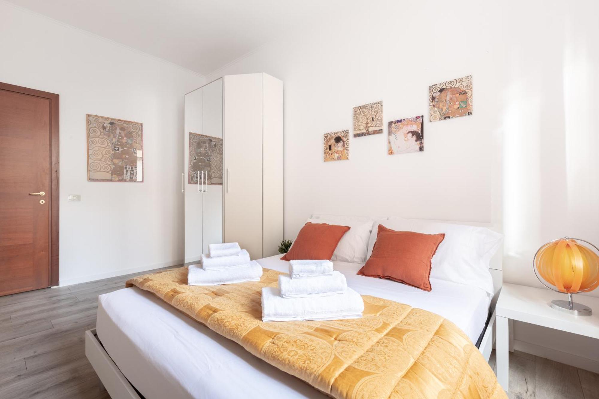 Apartment 8 Min To Center - 400mt To Metroa, 4-6 Pax, 2 Bathrooms *
