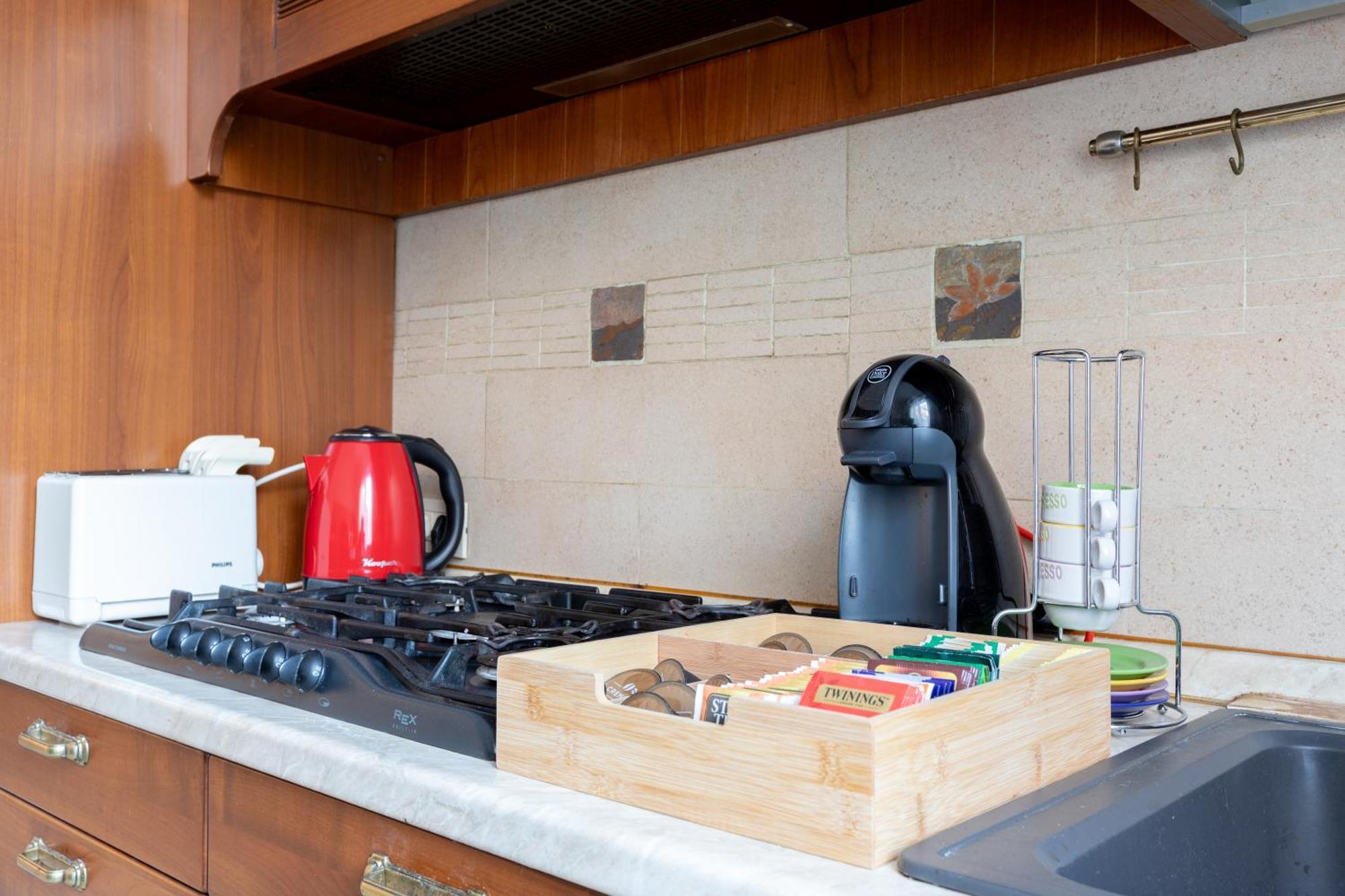 Apartment 8 Min To Center - 400mt To Metroa, 4-6 Pax, 2 Bathrooms *