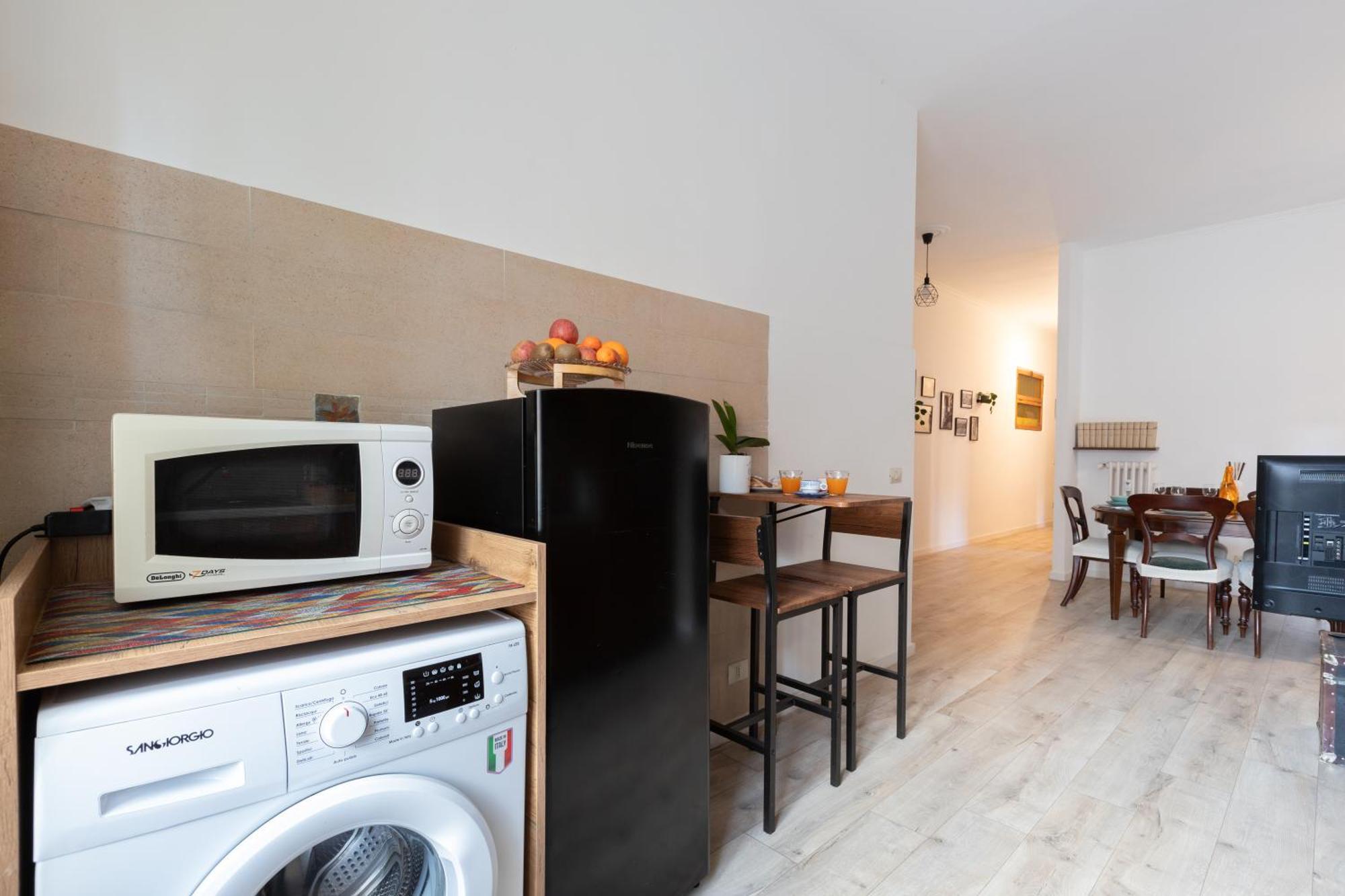Apartment 8 Min To Center - 400mt To Metroa, 4-6 Pax, 2 Bathrooms Rom