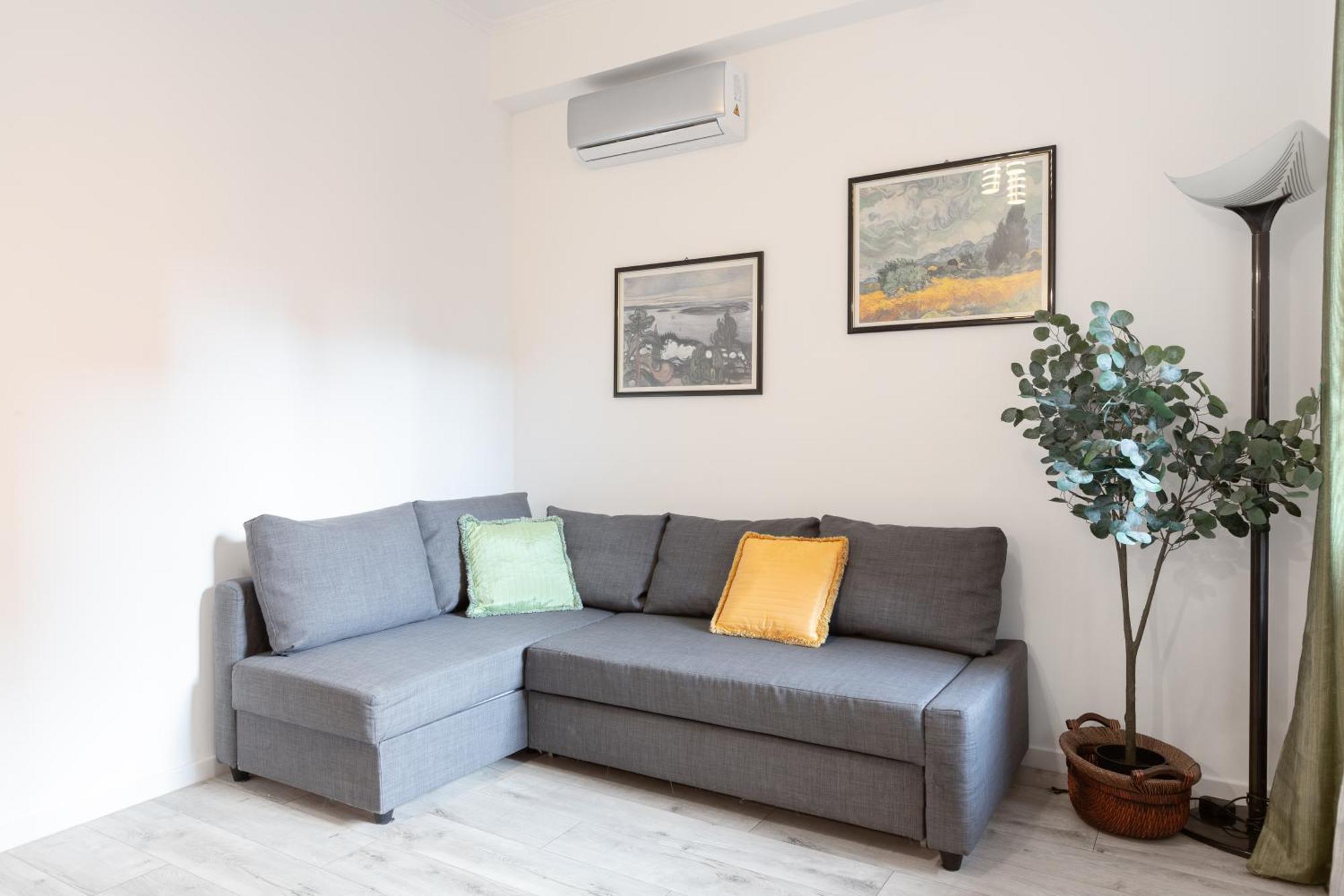 8 Min To Center - 400mt To Metroa, 4-6 Pax, 2 Bathrooms * Rom