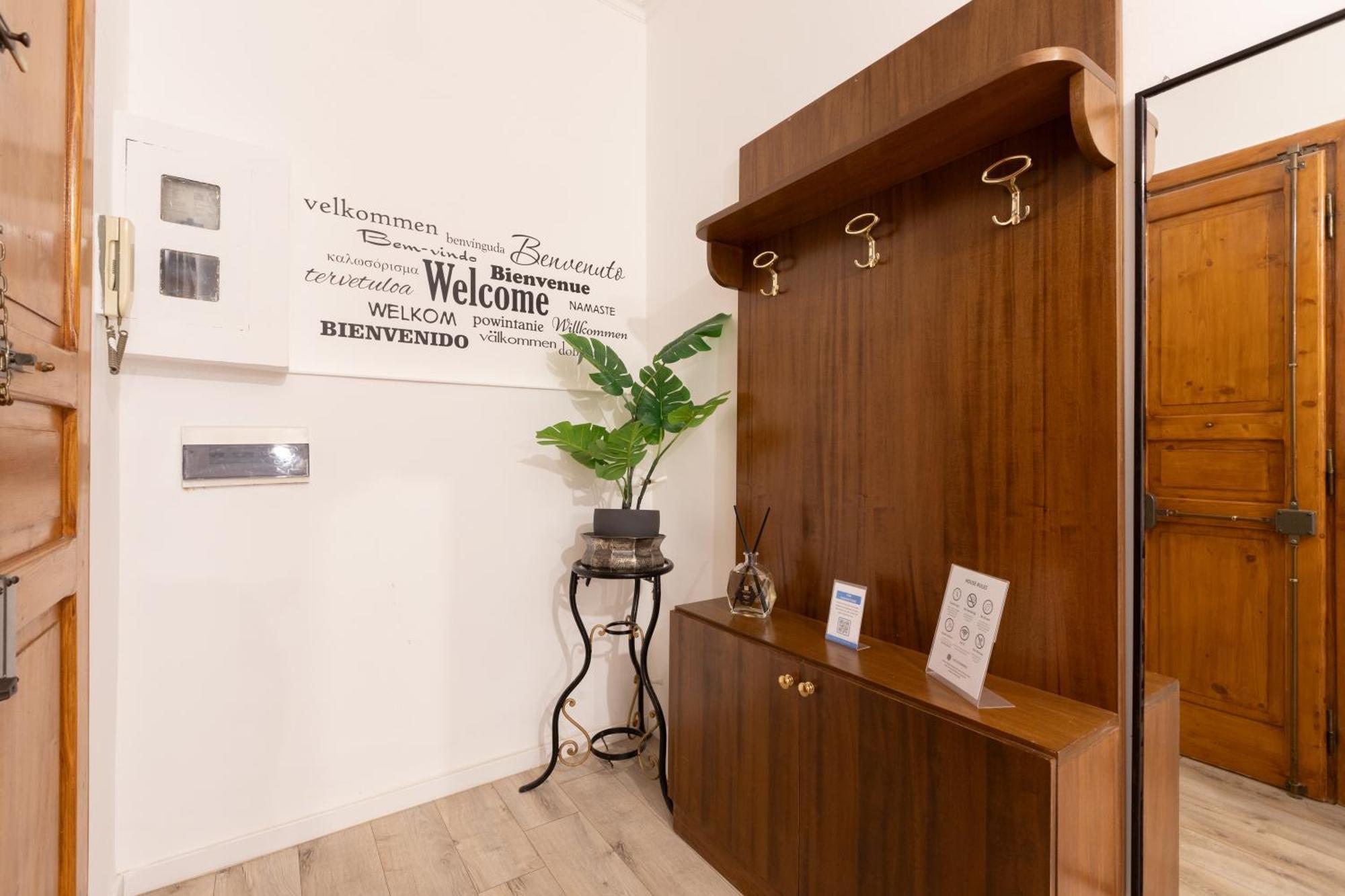 8 Min To Center - 400mt To Metroa, 4-6 Pax, 2 Bathrooms Apartment