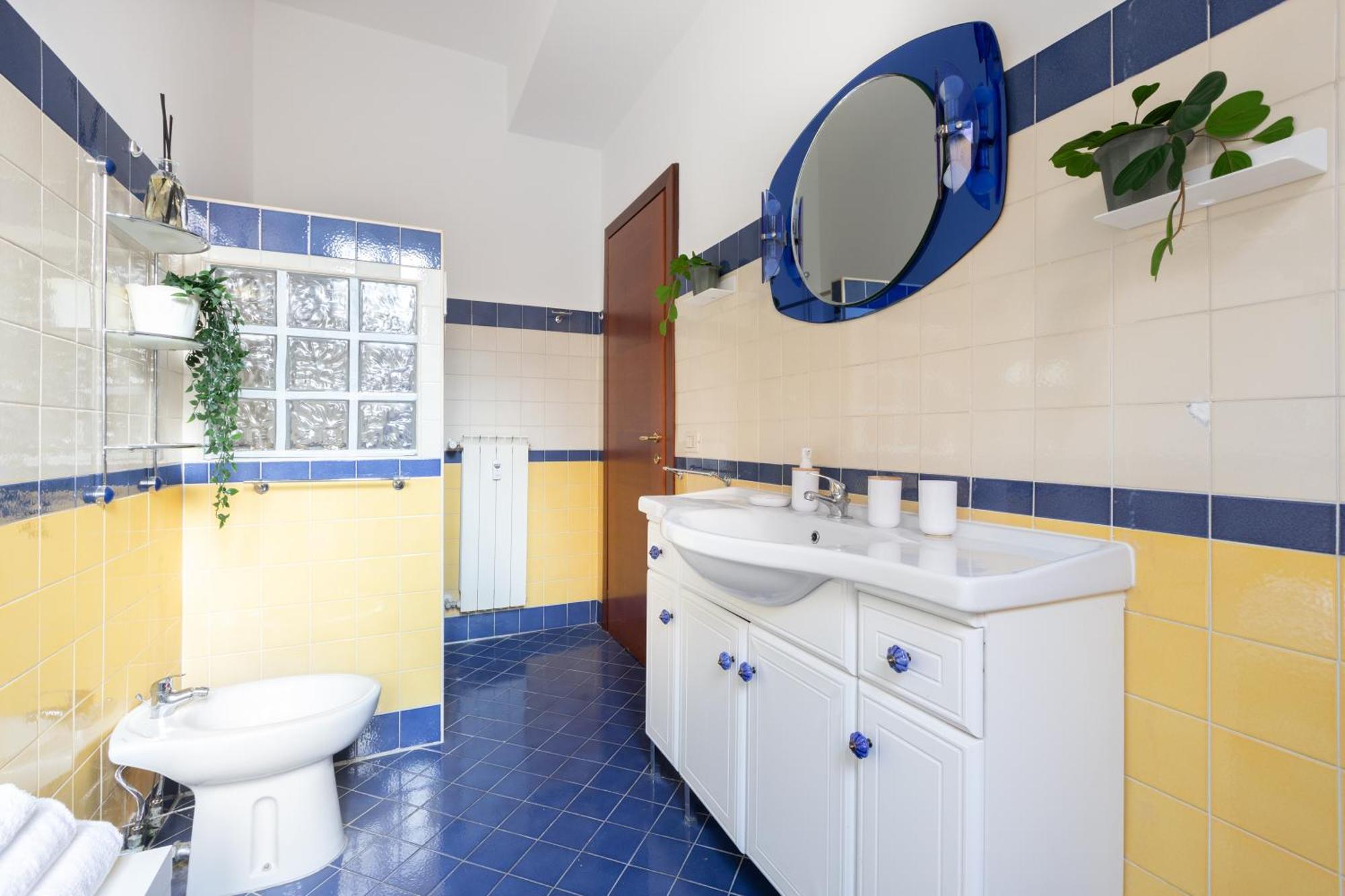 8 Min To Center - 400mt To Metroa, 4-6 Pax, 2 Bathrooms Apartment Rom
