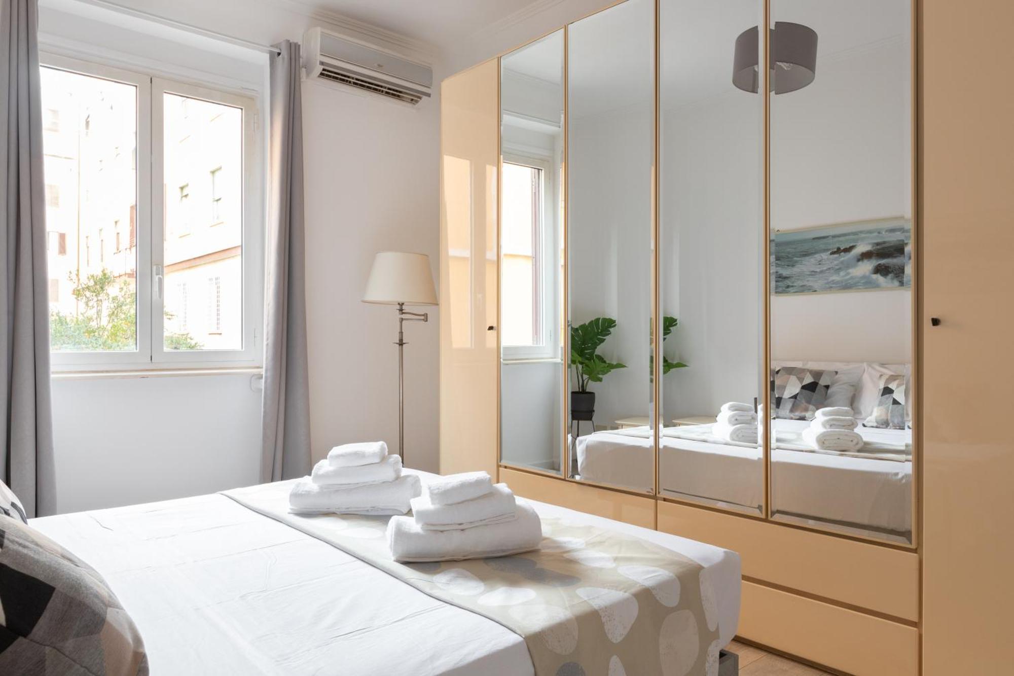 8 Min To Center - 400mt To Metroa, 4-6 Pax, 2 Bathrooms Apartment